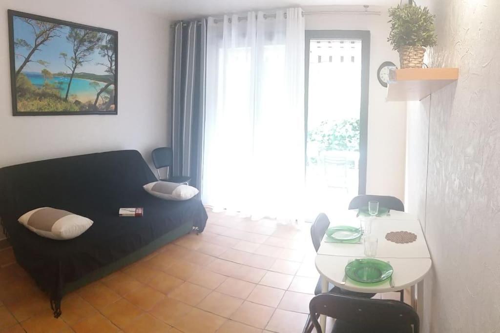 T1 Rez De Jardin Avec Grande Terrasse - St Aygulf *